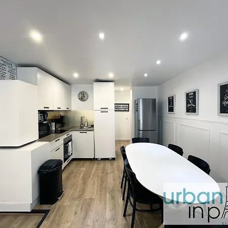 Urban Flat 14 - Charming 3 Bdr Flat In *