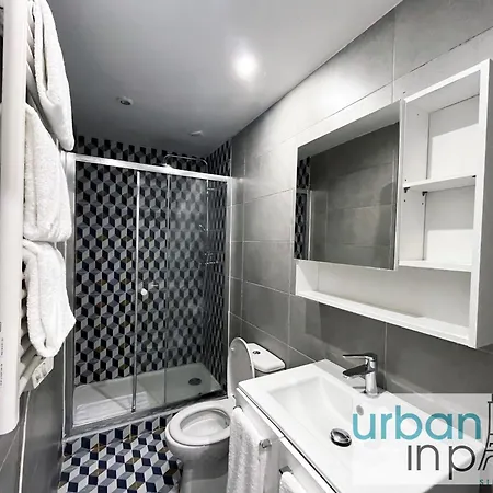 Urban Flat 14 - Charming 3 Bdr Flat In